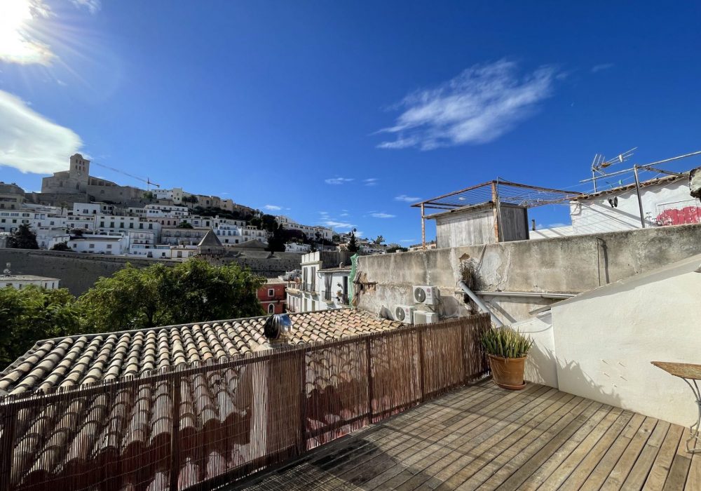 Central Penthouse with view of Dalt Vila 1